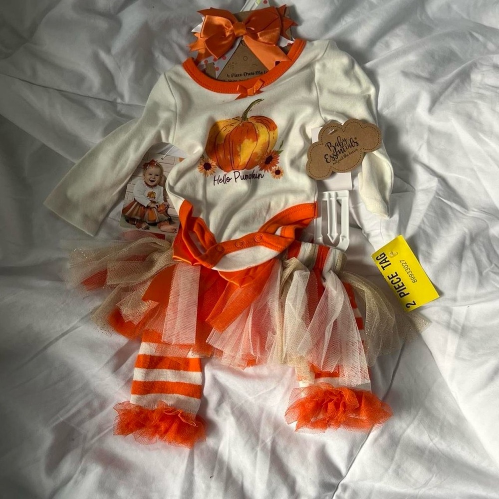 NWT Baby Essentials Hello Pumpkin Fall Outift Onsie Longsleeve,Tutu Socks Bow 3M